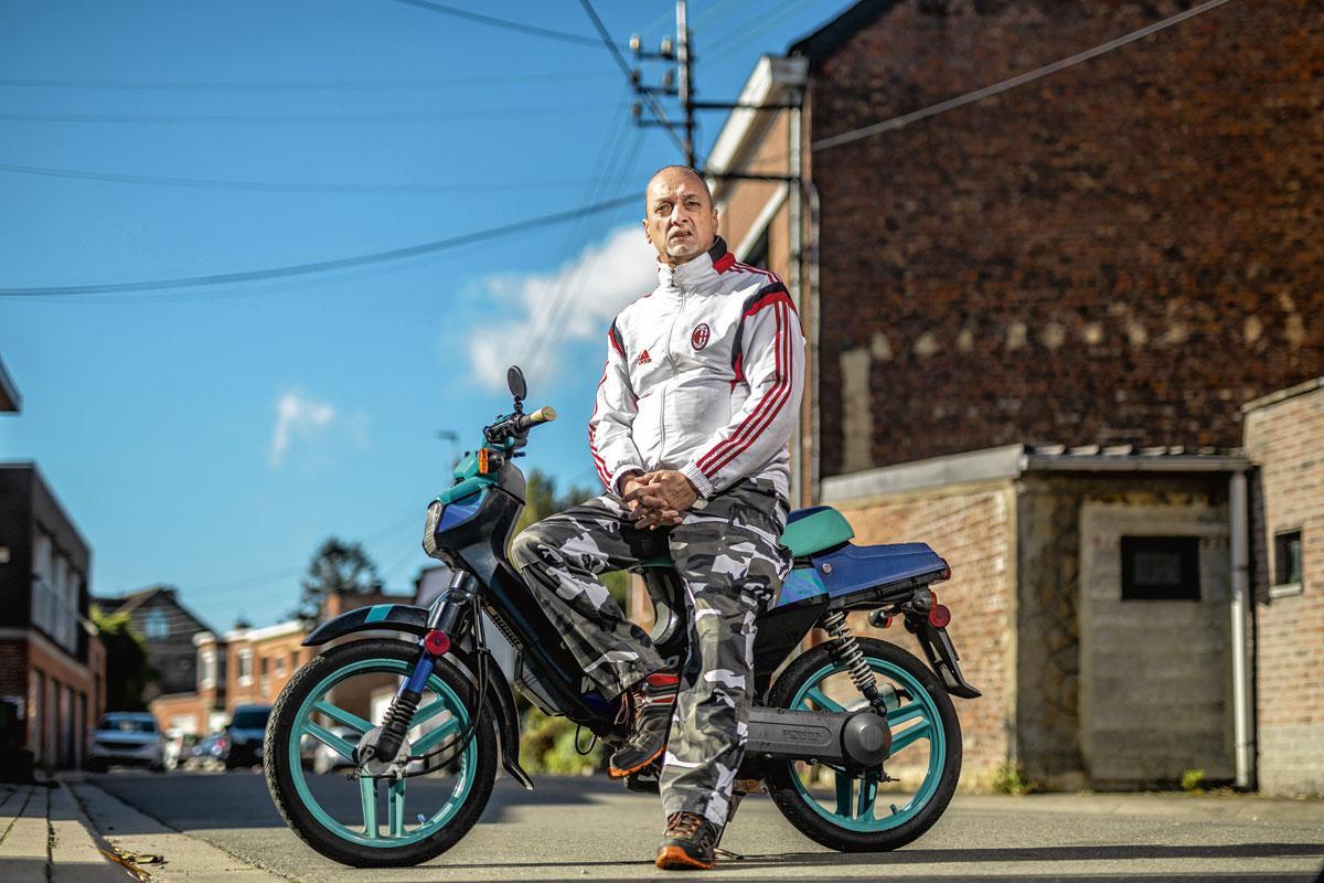 Marco Gottschalk, depuis sa sortie de prison après dix-sept ans d'incarcération, a peu de hobbies, faute de moyens. A part son scooter.