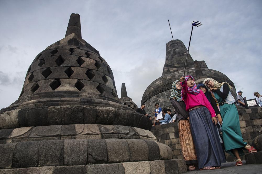 Touristes au temple de Borobudur 
