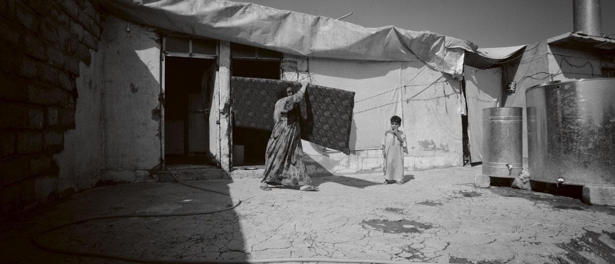 Hervestigde ISIS-families hebben problemen met hun documenten en krijgen nauwelijks steun om hun leven te hervatten. Dat kan voelen als een straf en kan daarom schadelijk zijn, zegt de vicegouverneur van Mosul.