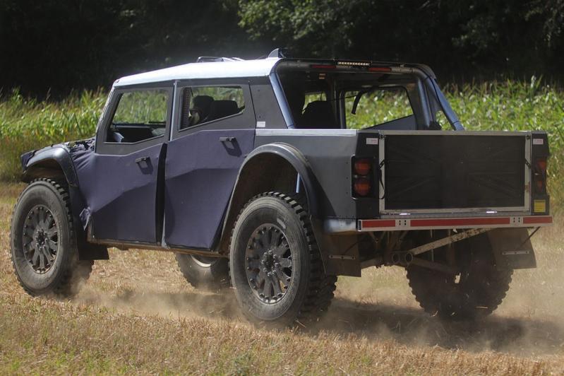 De Fering Pioneer maakt gebruik van een hulpmotor om zijn batterij op te laden.