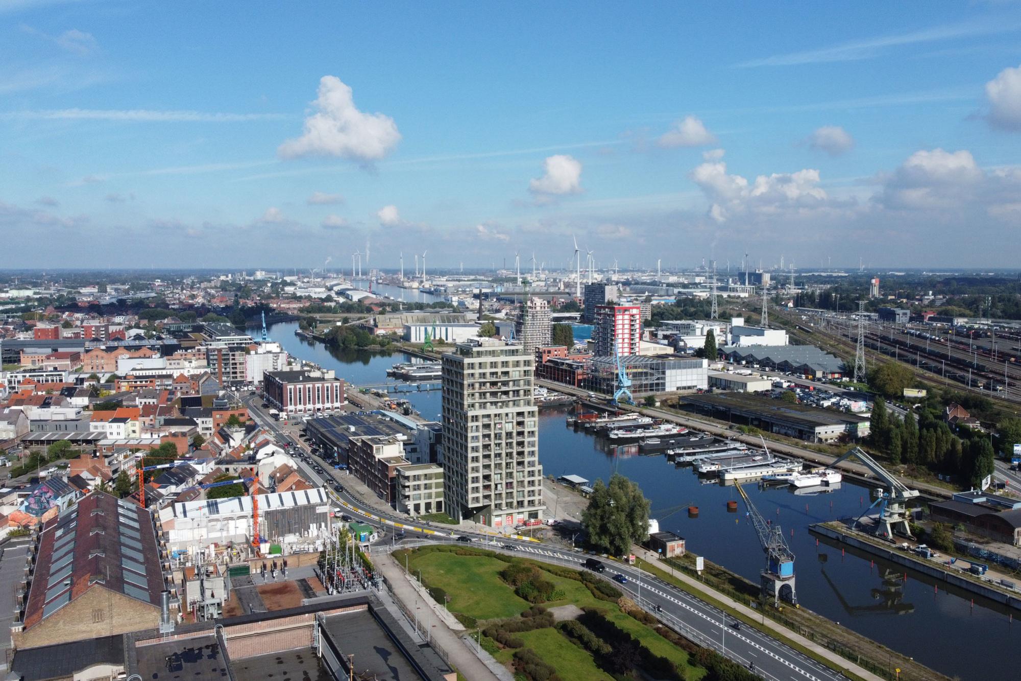 De Nieuwe Dokken is slechts een onderdeel van een veel groter stadsvernieuwingsproject dat verwarrend genoeg De Oude Dokken heet.