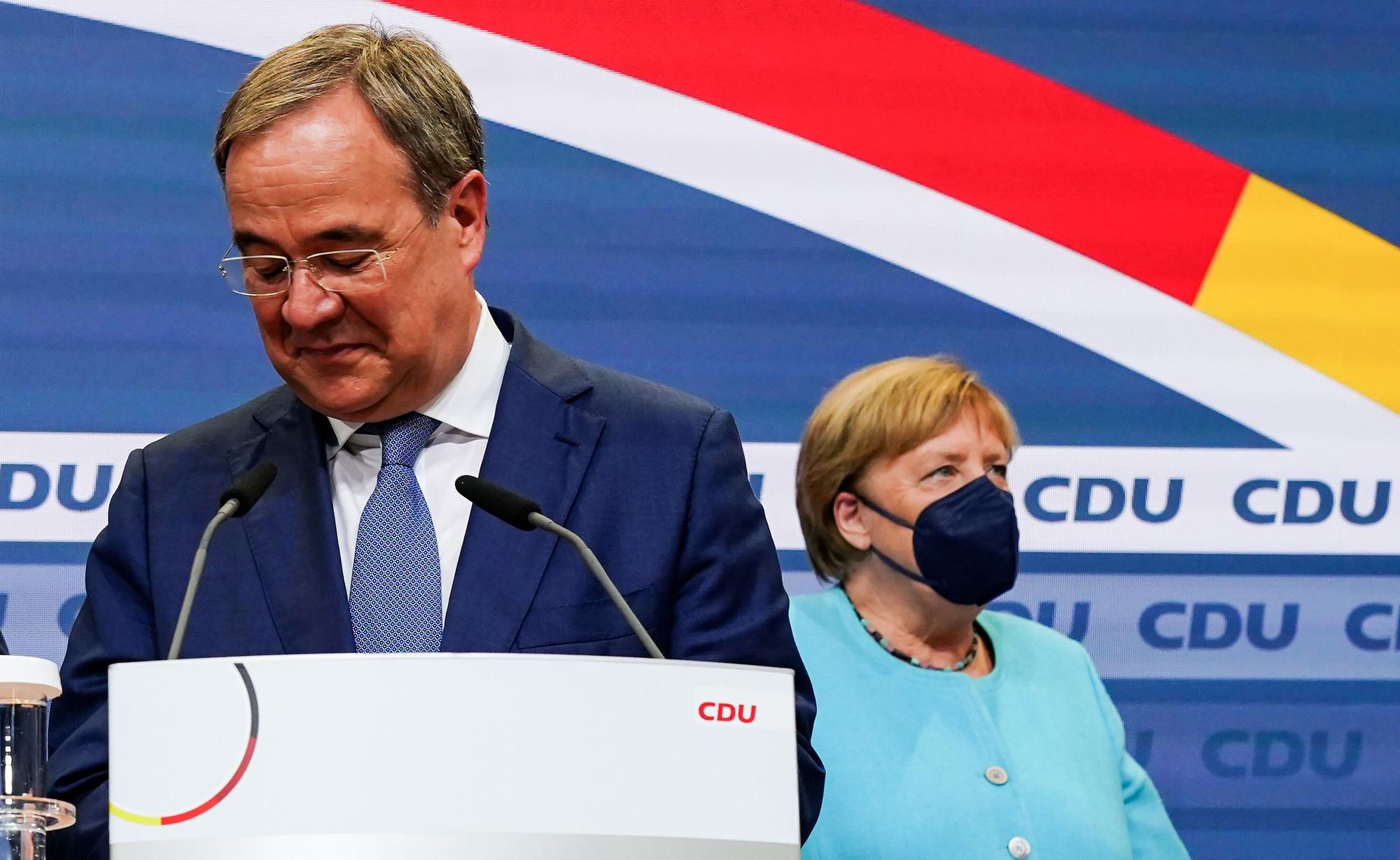 Armin Laschet en Angela Merkel op 26/09/2021