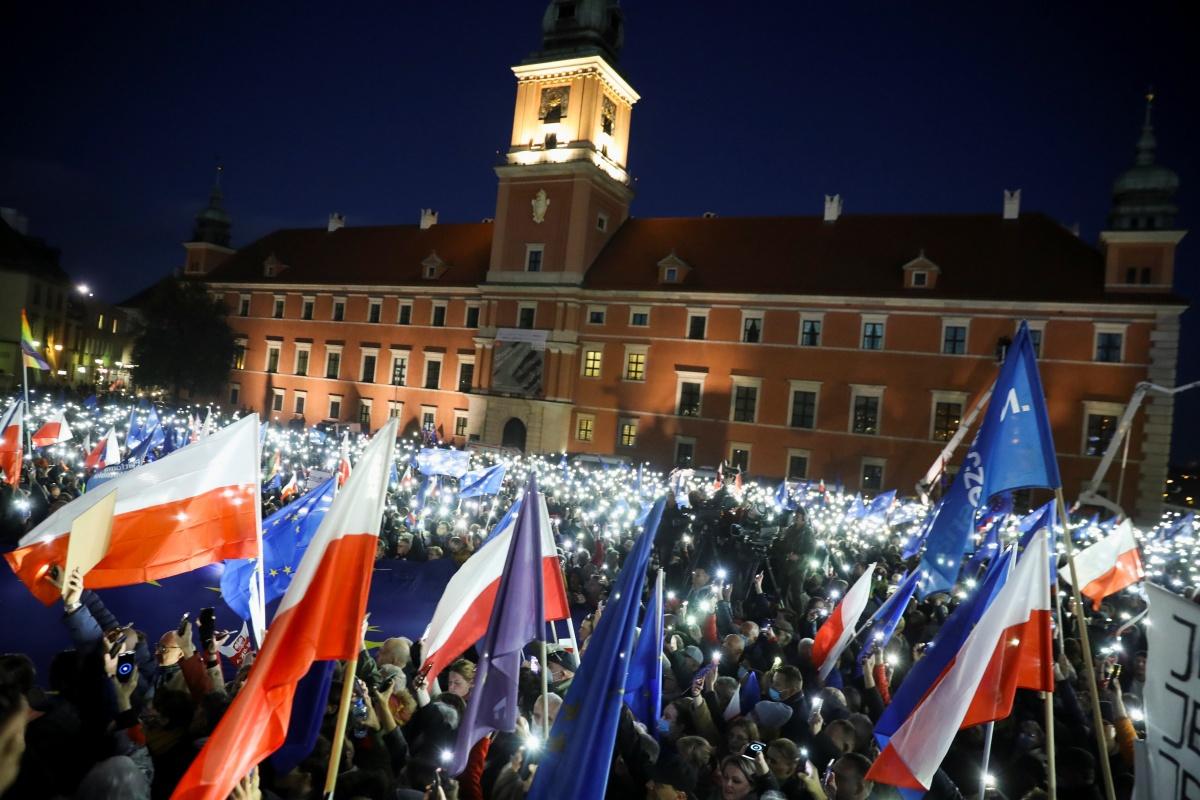 Zondag vonden in Warschau en andere Poolse steden pro-Europese betogingen plaats.