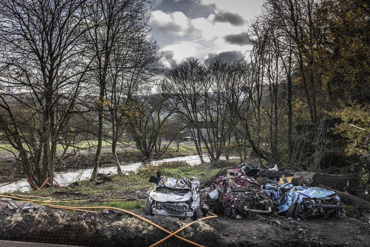 TUSSEN CHAUDFONTAINE EN PEPINSTER Geen brug, alleen autowrakken.