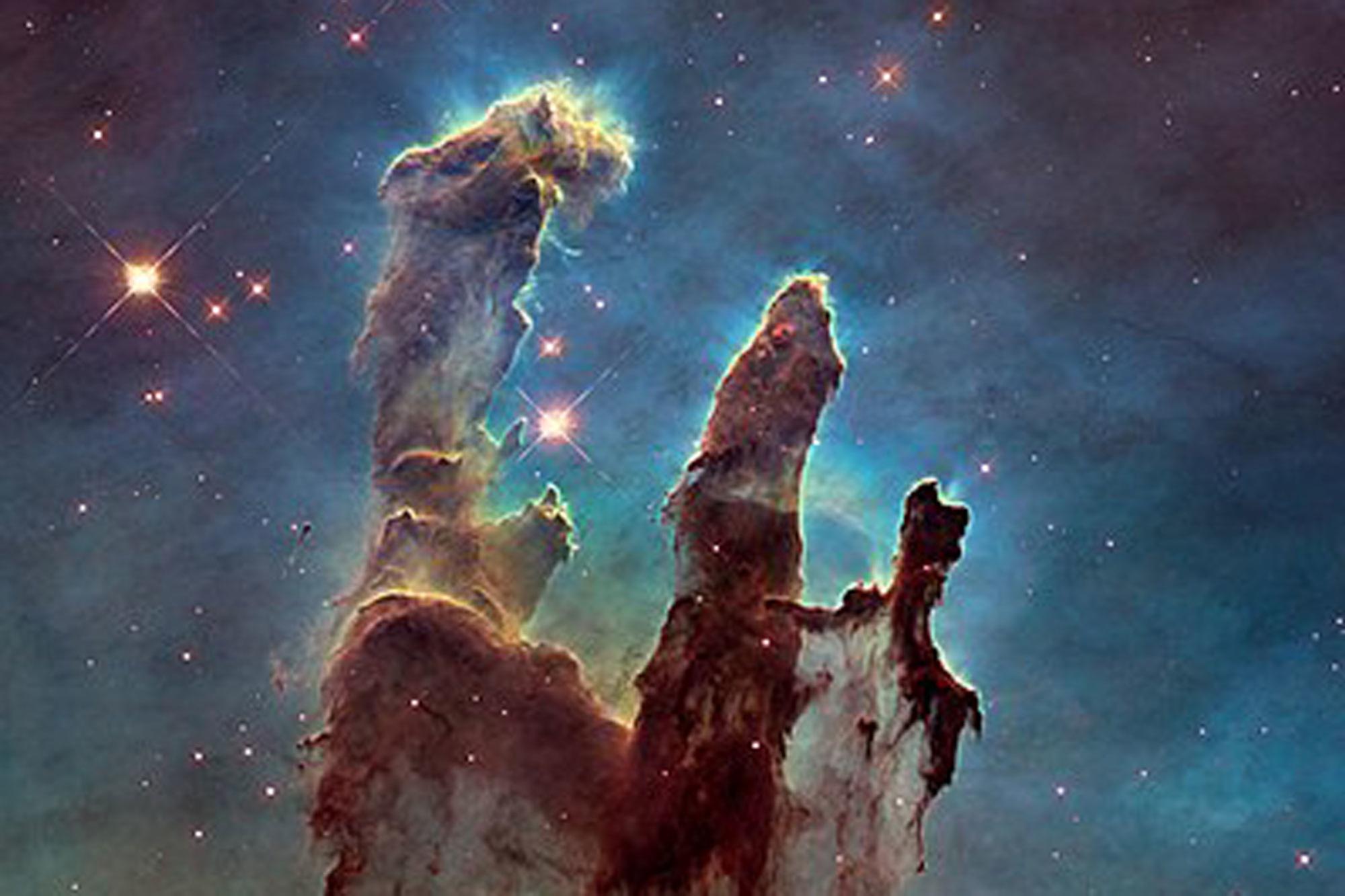 Deze legendarische foto van de Pilaren der Creatie, een deel van de Adelaarsnevel, werd genomen door Hubble in 1995.