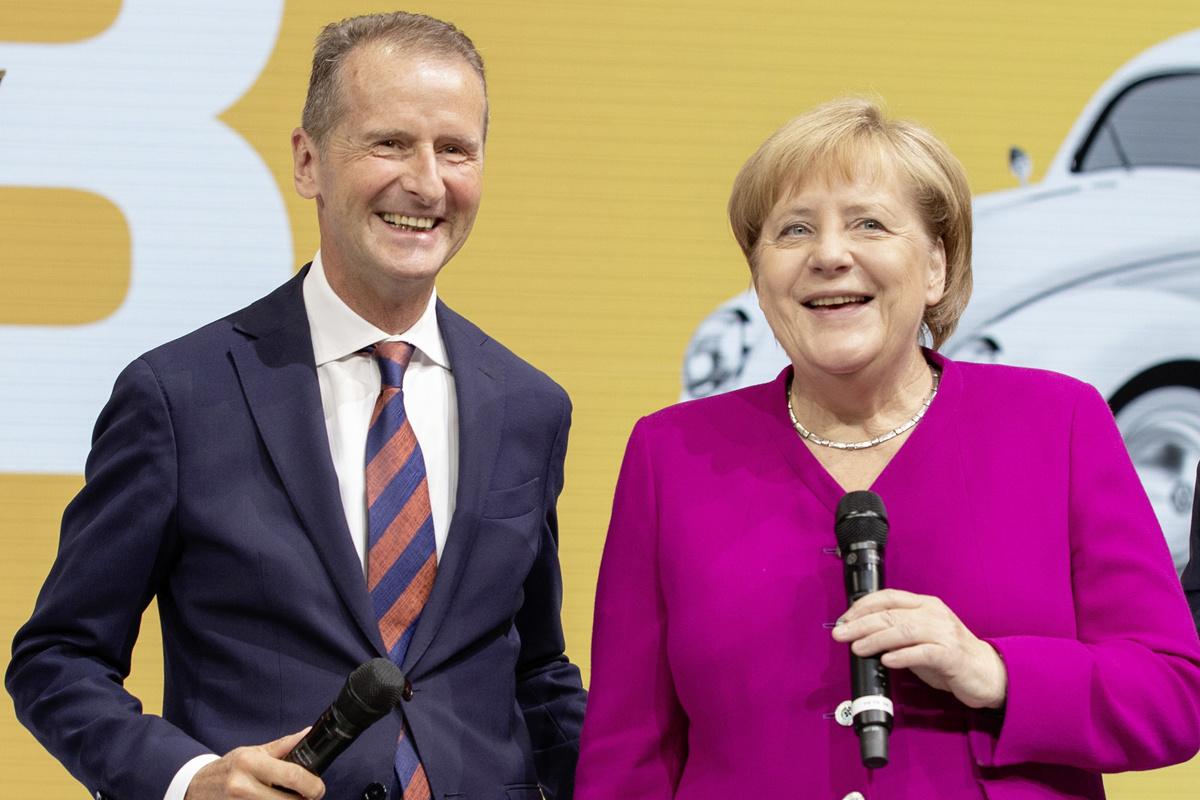 VW-topman Diess vond gehoor en steun bij de Duitse kanselier Merkel voor zijn plan om vol in te zetten op elektrificatie