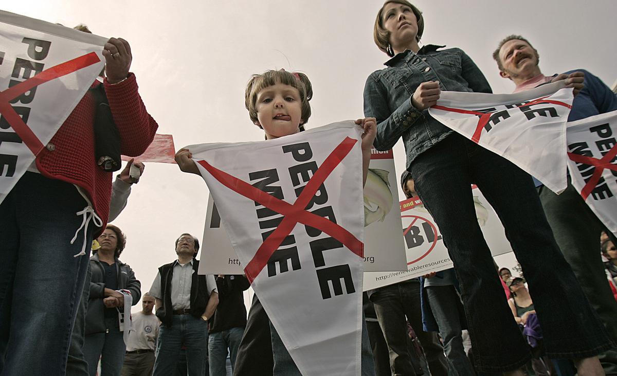 Al in 2007 werd er geprotesteerd tegen de komst van Pebble Mine. 