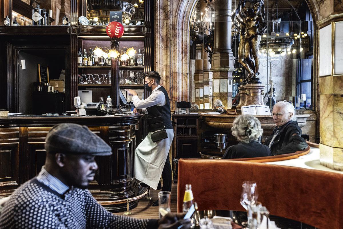 Het Brusselse café Métropole is verrezen: 'De gloriedagen komen terug'