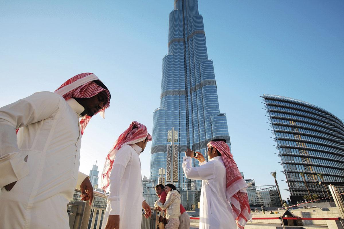 AAN DE BURJ KHALIFA Het systeem Dubai is ontworpen om te imponeren - of beter nog, te overdonderen.