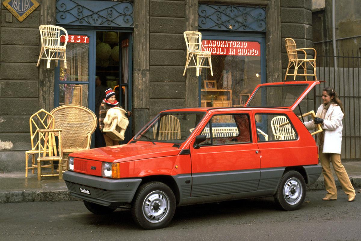 Het origineel ontwerp van de Fiat Panda stamt van de Italiaanse stardesigner Giorgio Giugiaro.