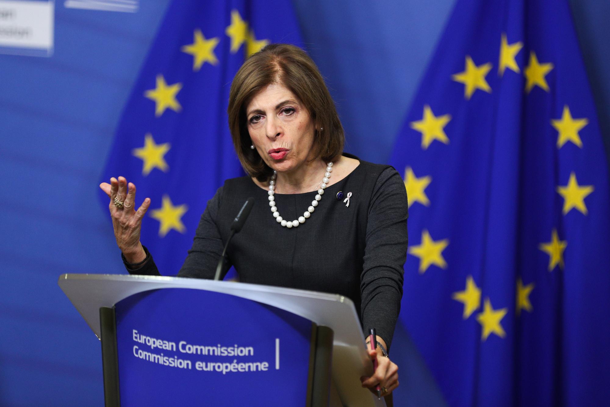 Europees Commissaris voor Gezondheid Stella Kyriakides wil Europese parlementsleden onder bepaalde omstandigheden inzage geven in de afgesloten contracten.
