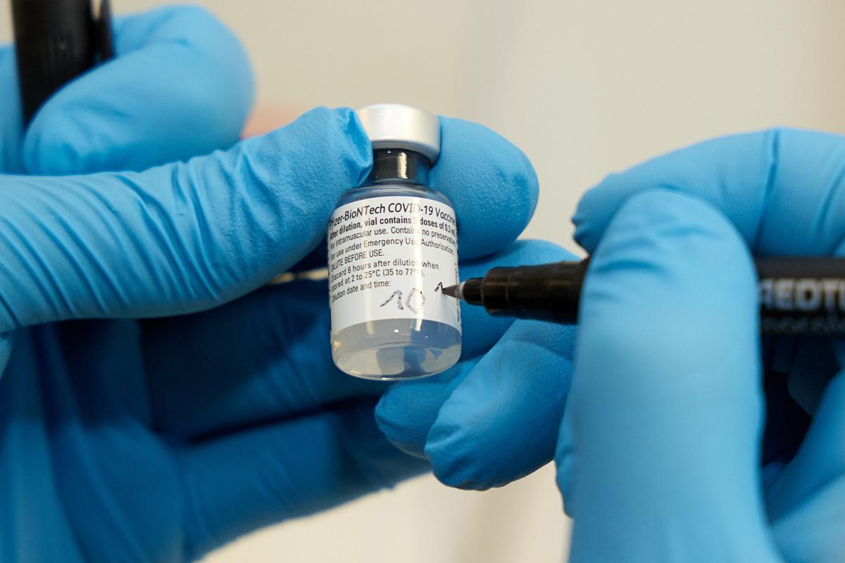 Een Pfizer-vaccin in Duitsland op 25 januari 2021.