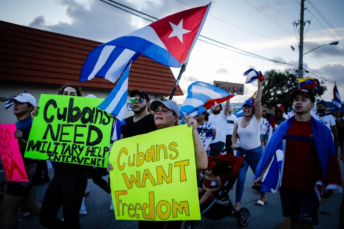 Cubanen in Florida protesteren tegen het regime in Havana, 16 juli 2021 