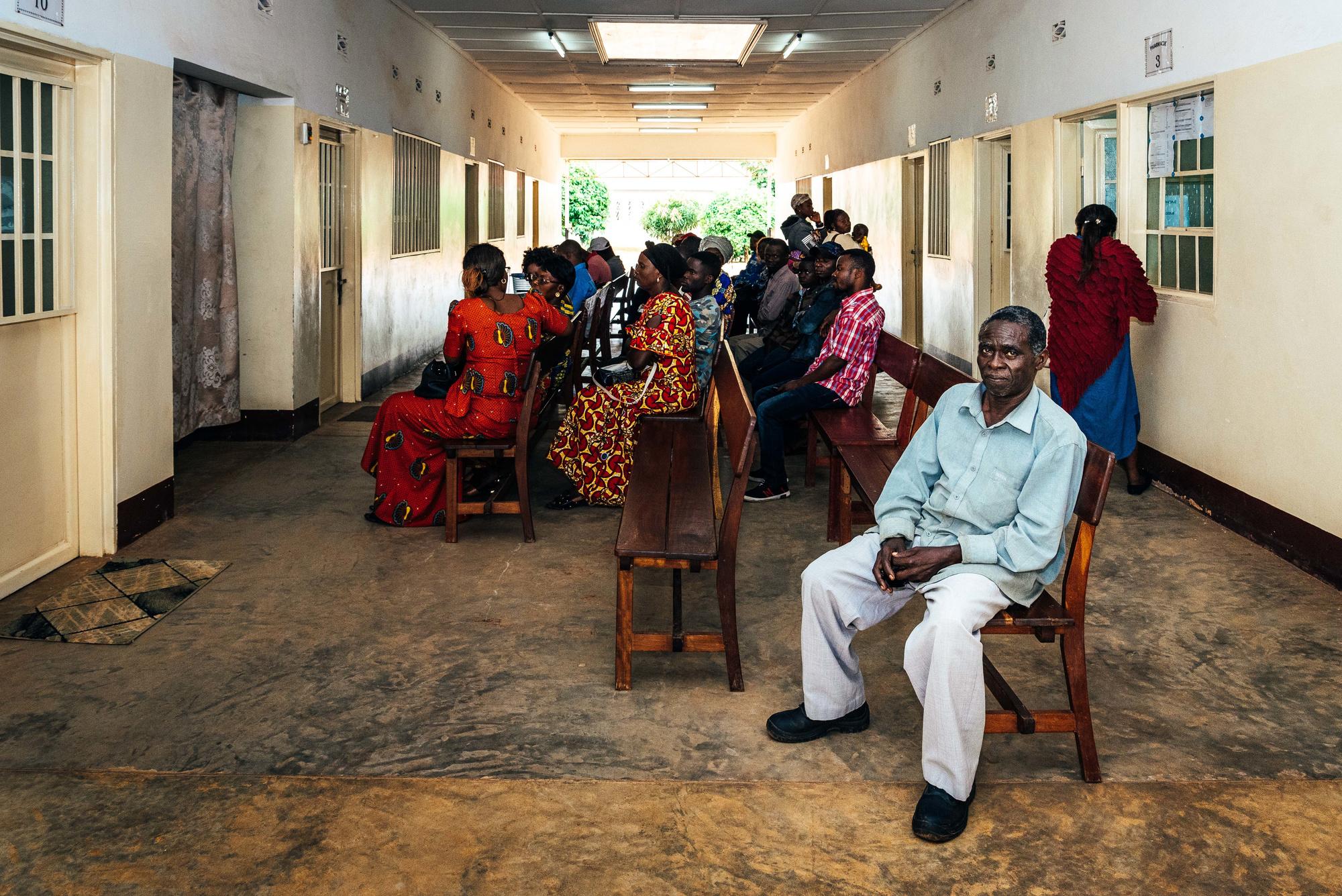 De centrale wachtzaal van het oogziekenhuis Mwangaza in Kolwezi.