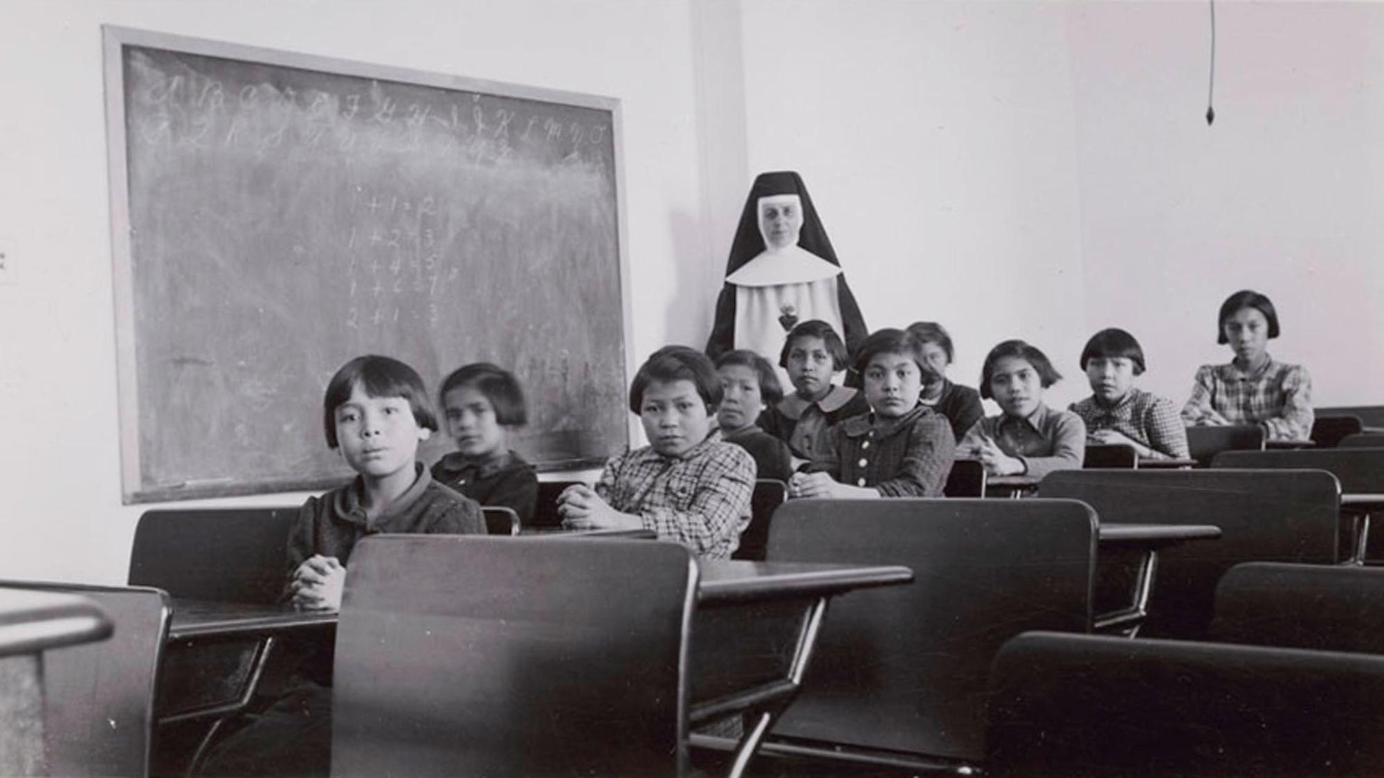 Archiefbeeld van een residentieschool in de provincie Manitoba, in de jaren 1940.
