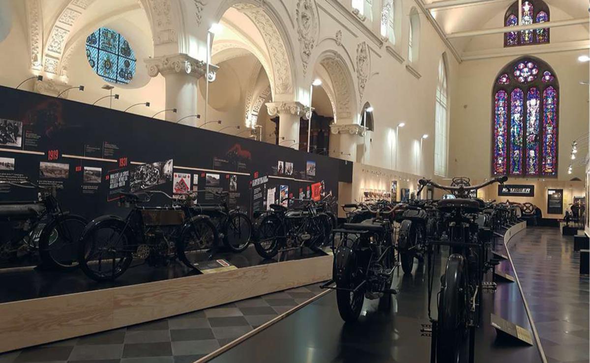 Motorfietstentoonstelling in het Musée de la Vie Wallonne, Luik, 2020.