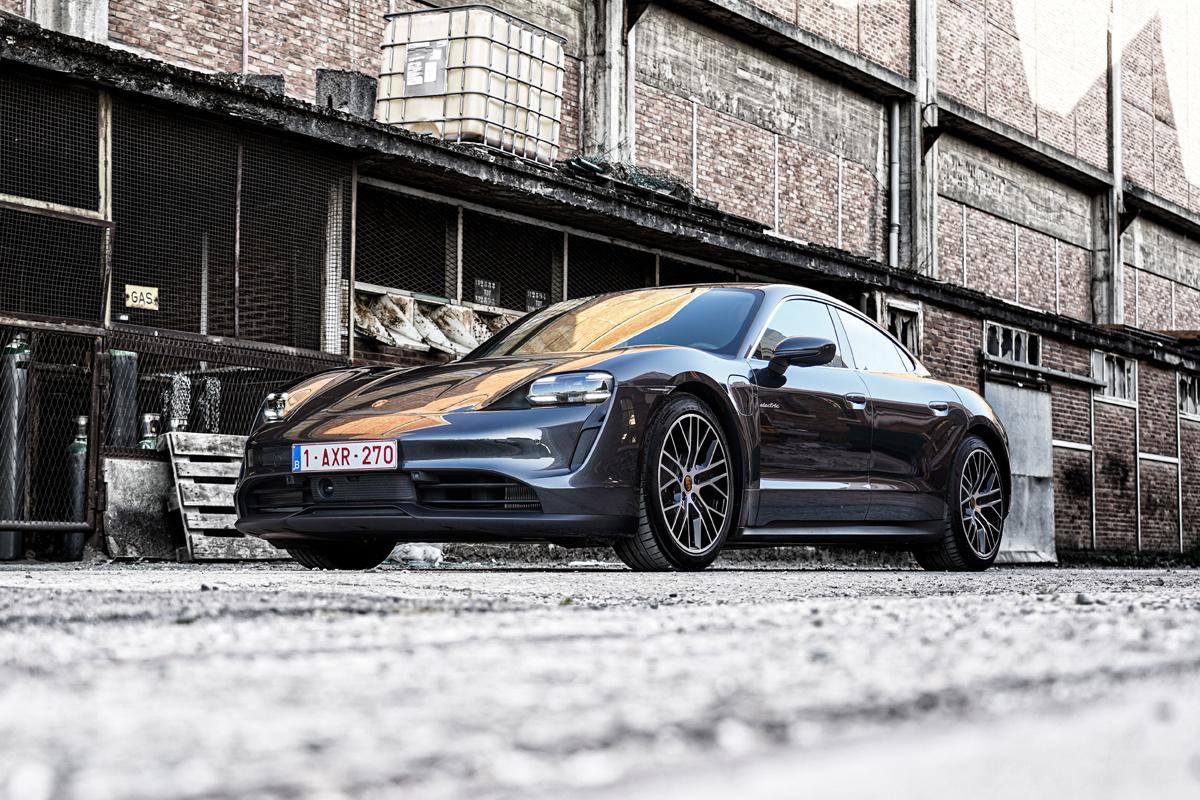 Enkel Porsche heeft dit jaar meer nieuwe auto's verkocht, door het grote succes van de elektrisch aangedreven Taycan.