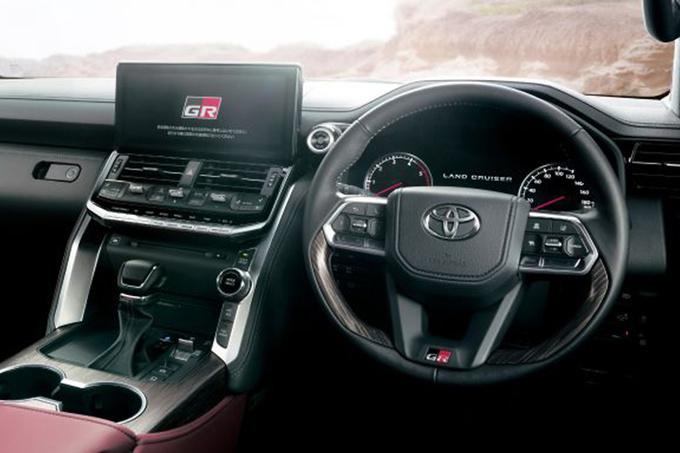 Het interieur van de Toyota Land Cruiser GR Sport.