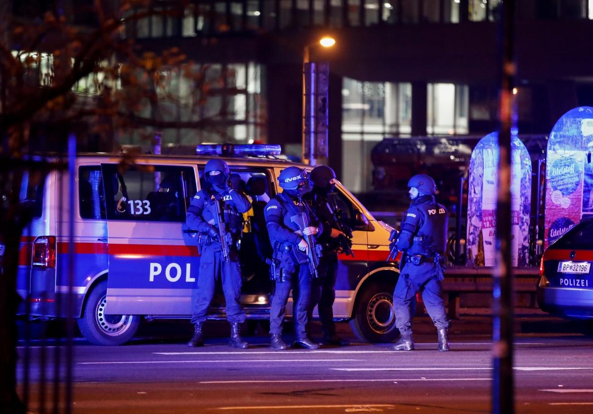 Vier doden bij terreuraanslag in Wenen, politie doodt 20-jarige IS-aanhanger -  IS eist aanslag op