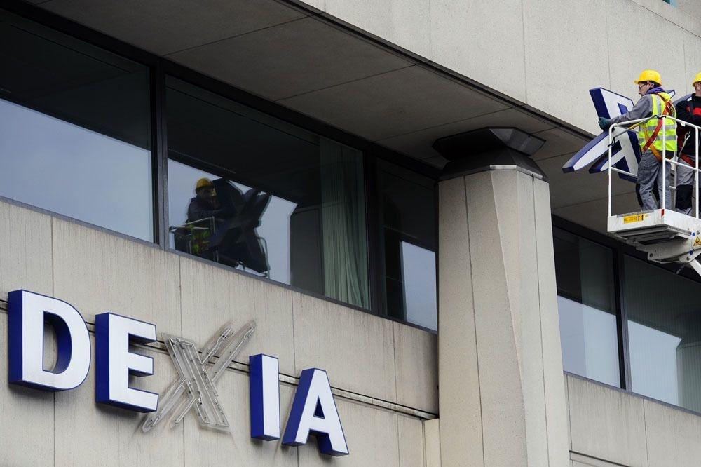 Het Dexia-logo werd in 2012 van de Brusselse gebouwen gehaald. 