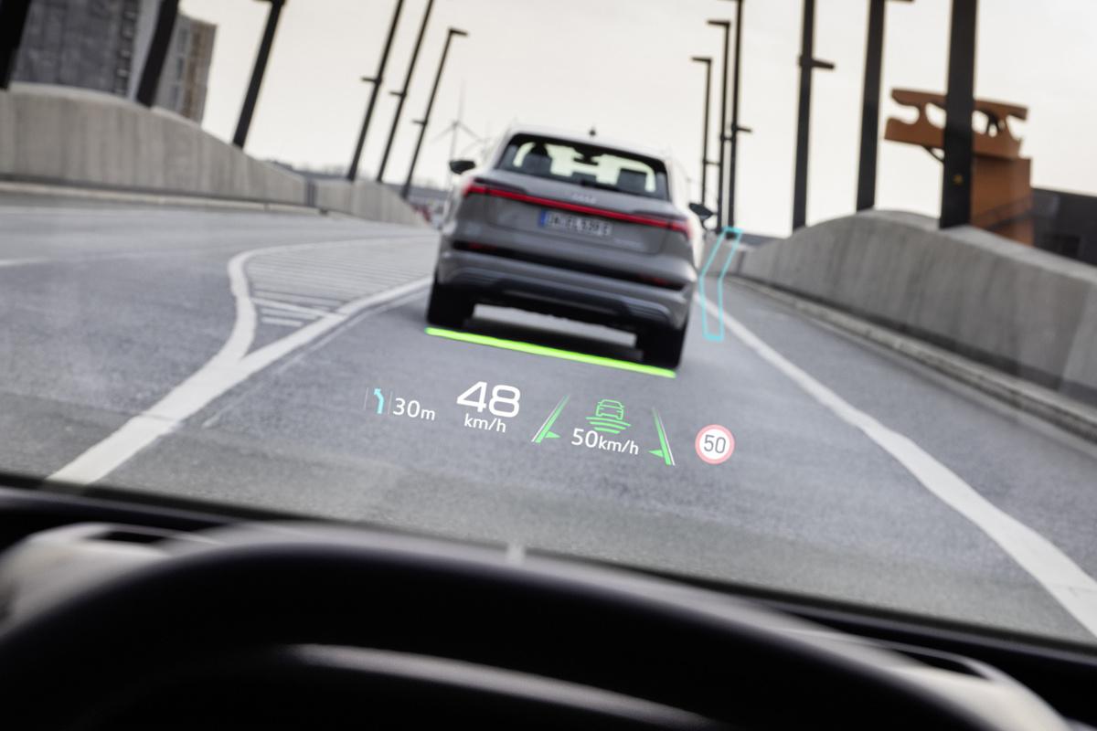 De Audi Q4 e-tron is uitgerust met de modernste rijhulpsystemen.
