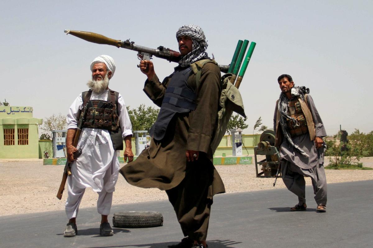 Moedjahedien strijden aan de kant van Afghaanse veiligheidsdiensten tegen de taliban, Herat, 10 juli 2021