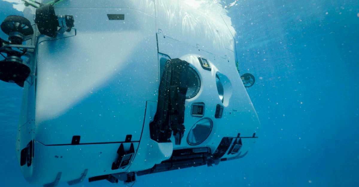 Onderwaterbeeld van de DSV Limiting Factor (TRITON 36000) die gebruikt werd tijdens de Five Deeps-expeditie.