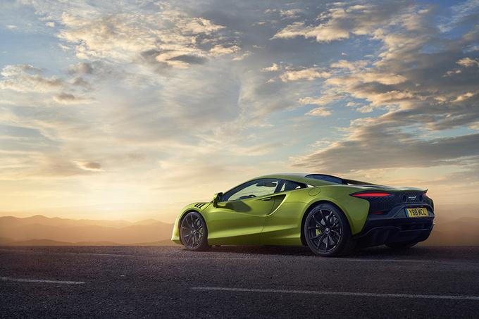 De McLaren Artura kan 30 km volledig elektrisch rijden