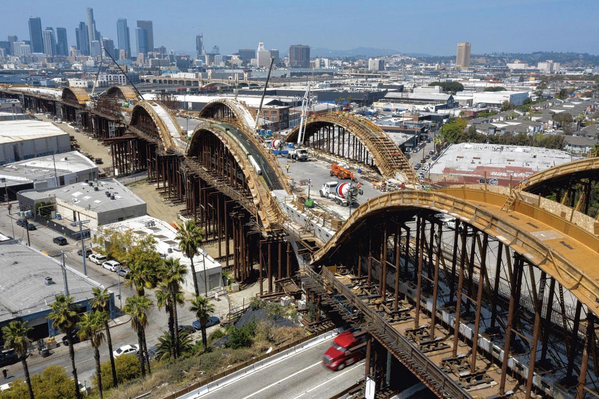 Los Angeles. In de VS is 1 brug op de 13 aan dringende reparatie toe.