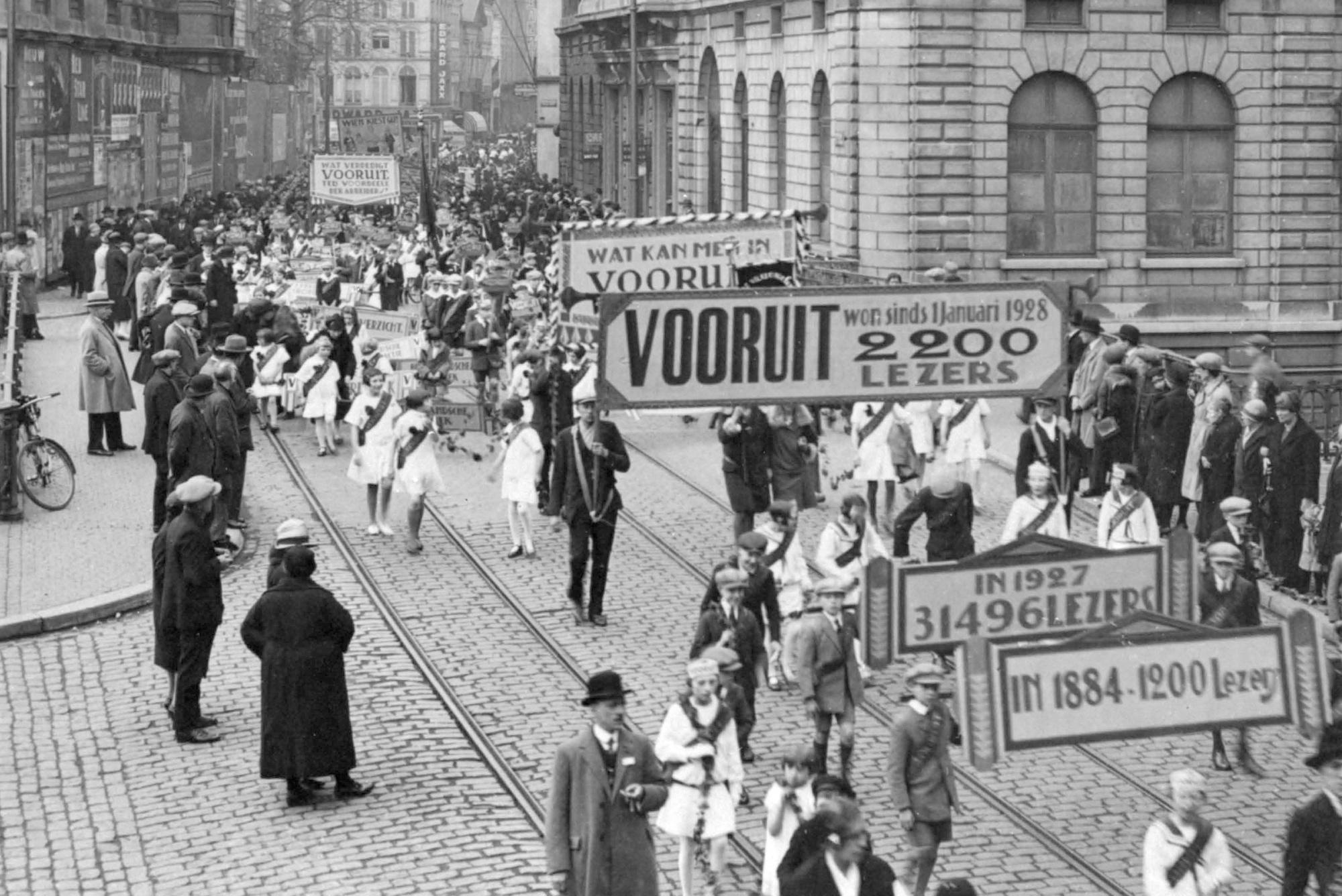 Propaganda voor Dagblad Vooruit in de 1 meistoet van 1928 in Gent