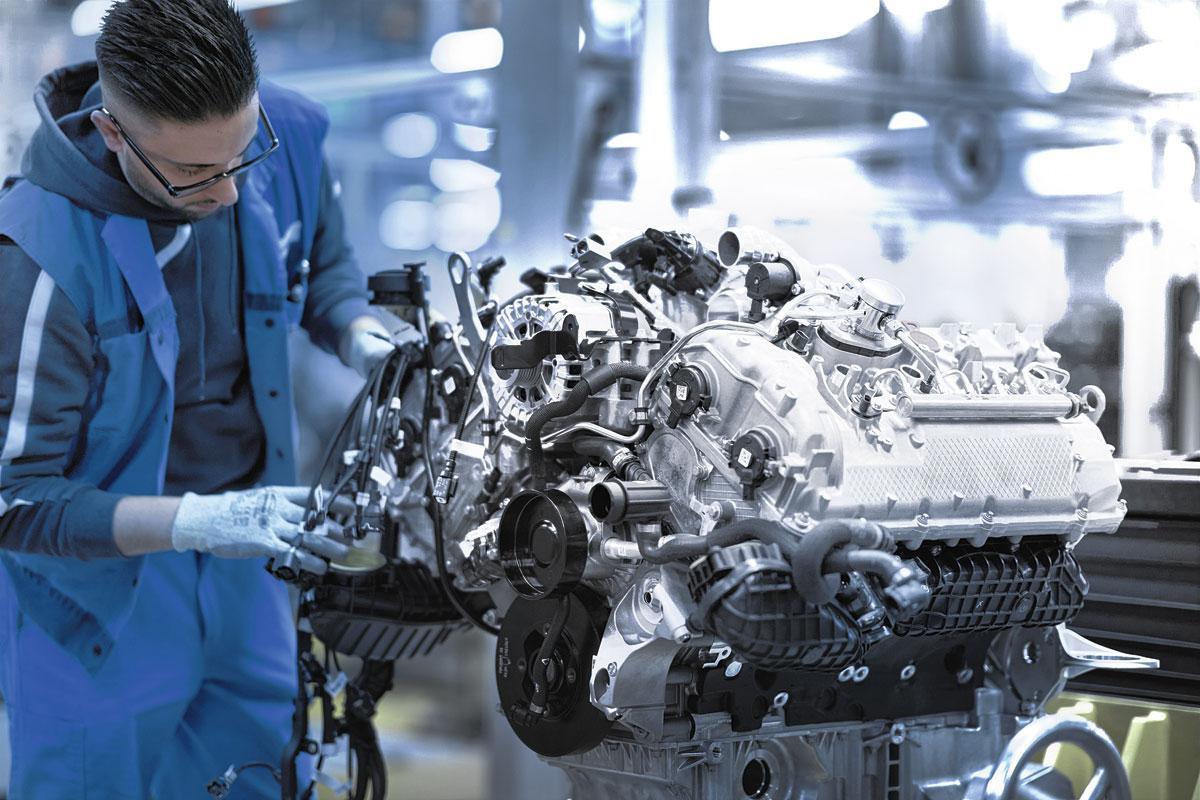 BMW exporteert de productie van zijn verbrandingsmotoren.