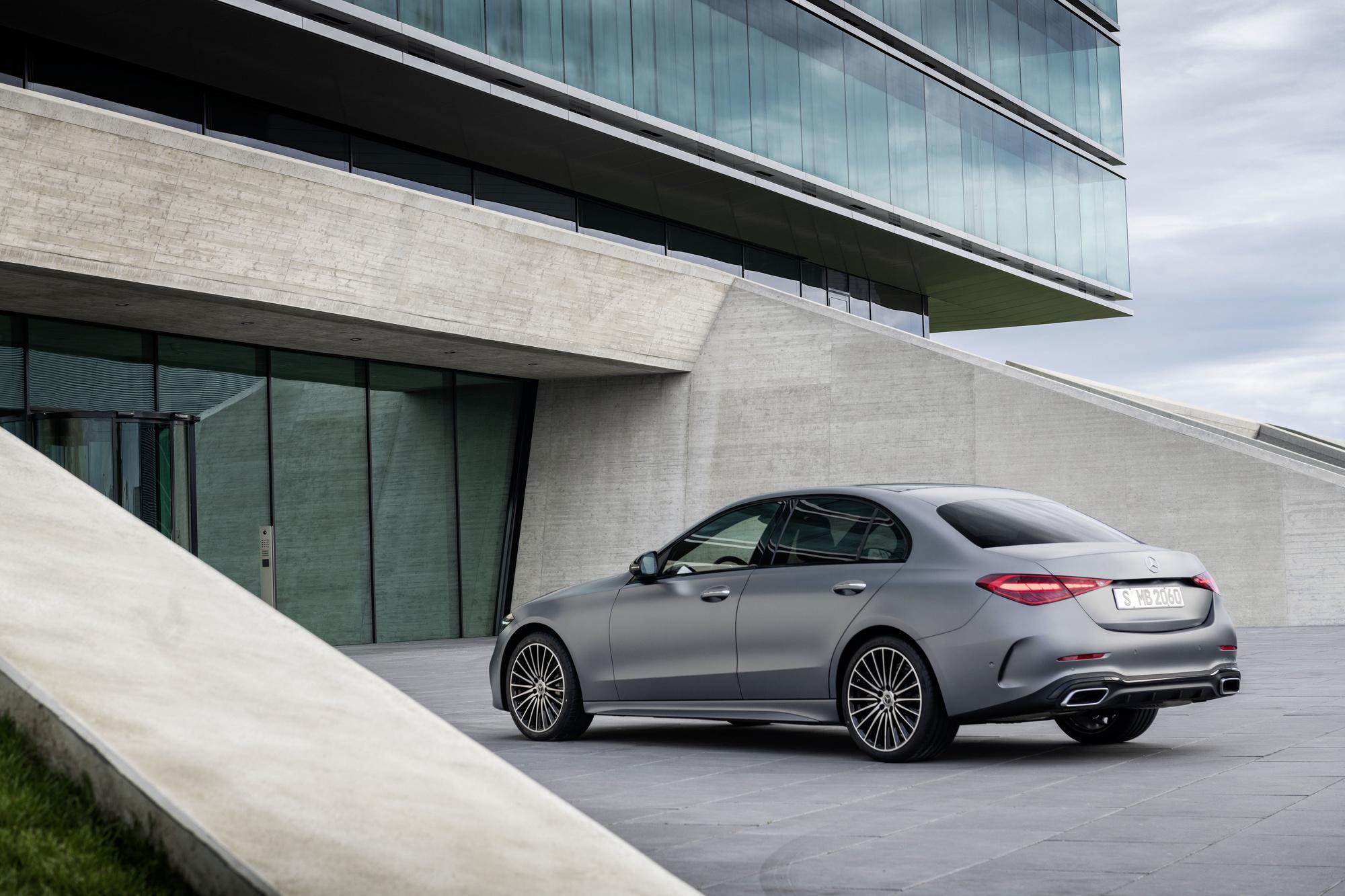 Achteraan herinnert de nieuwe C-klasse aan de Alfa Giulia.