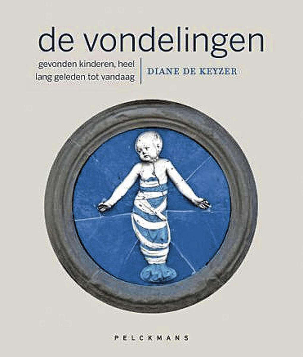 Diane De Keyzer, De vondelingen, Pelckmans, 512 blz., 22,50 euro. In het Maagdenhuis (Lange Gasthuisstraat 33, Antwerpen) loopt van 01/02 tot 30/04 de mini-expo Gevonden naar aanleiding van het boek en van 20 jaar vondelingenluik.