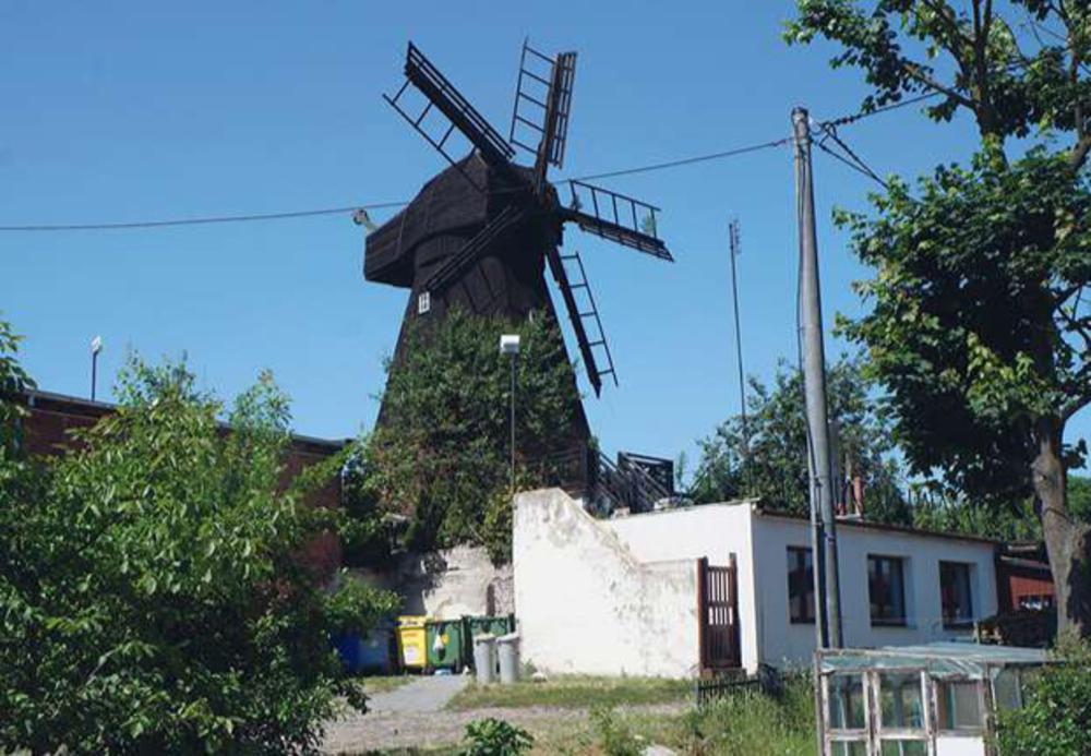 Onder links: In het stadje Tczew staat nog een windmolen. (Foto Lex Veldhoen)