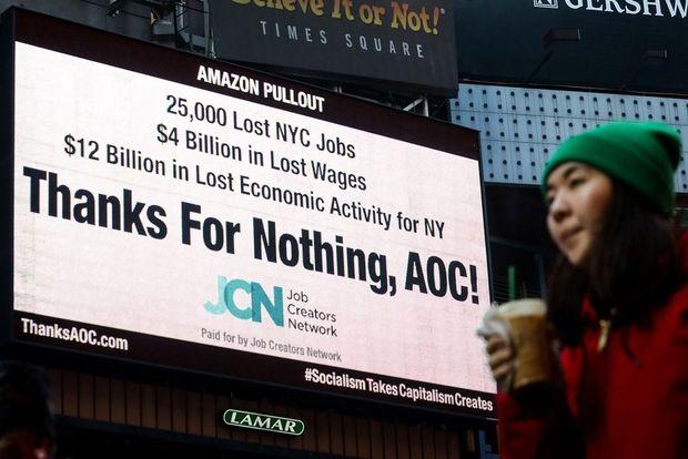 Ironische bedanking voor AOC aan Times Square, New York