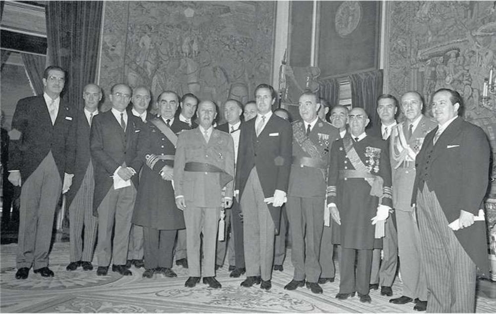 Spanje, oktober 1969. Alle ministers van de nieuwe regering van technocraten (hier rond Franco) waren leden of sympathisanten van Opus Dei.