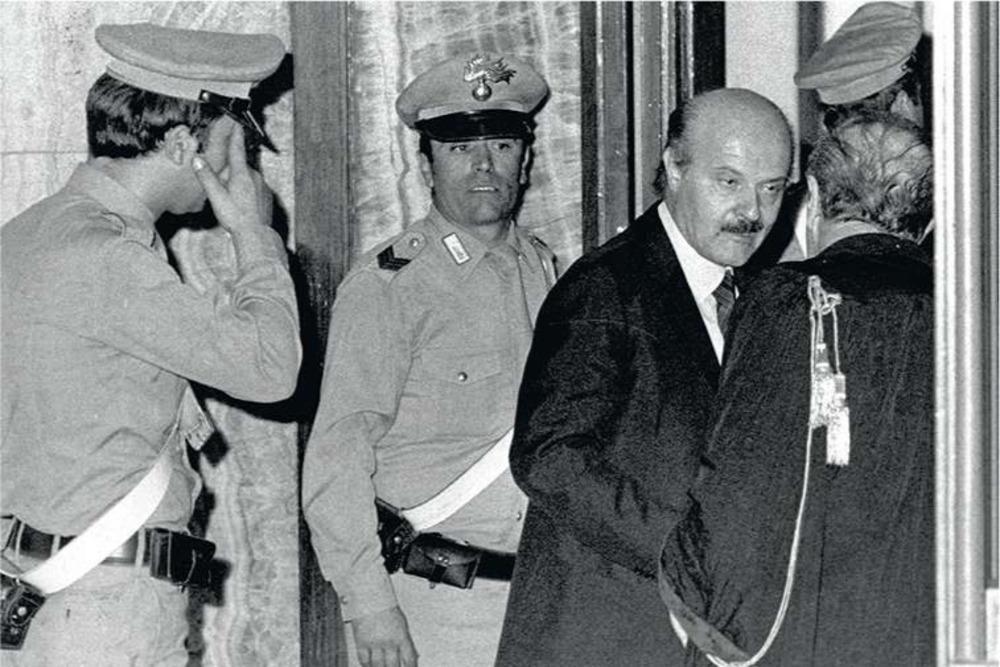 Juni 1981. Roberto Calvi op zijn proces.