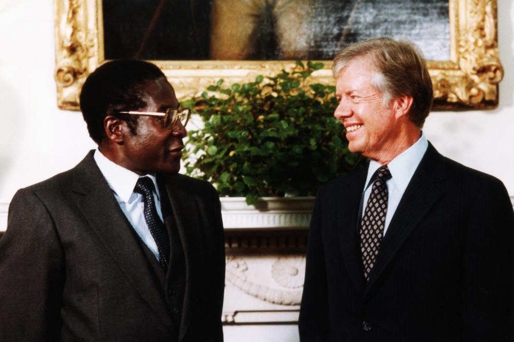 Robert Mugabe naast Amerikaans president Jimmy Carter 27 augustus 1980.