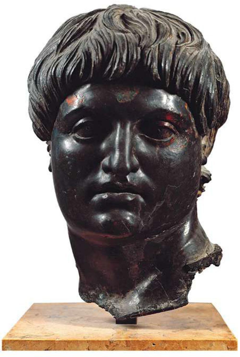 Bronzen kop van Nero. Romeinse kunst (50-75 na Christus). Parijs, Musée du Louvre.