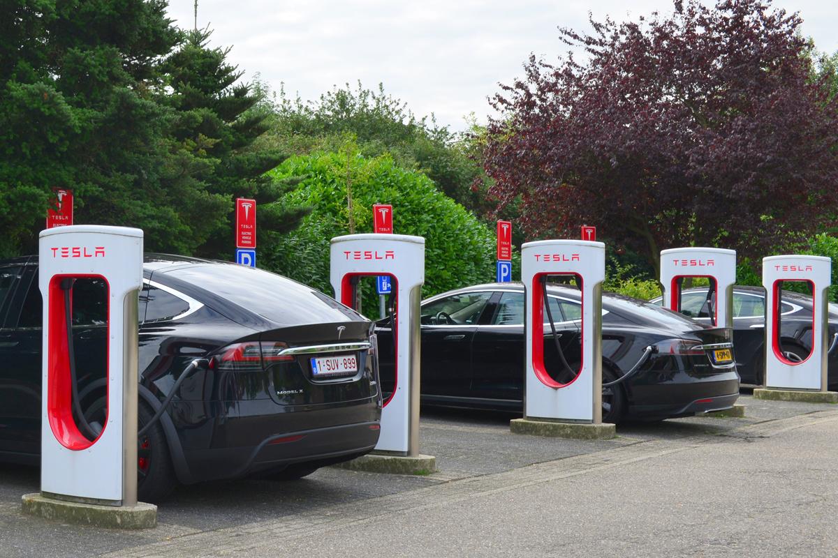 Tesla beschikt over een eigen uitgebreid netwerk van superchargers