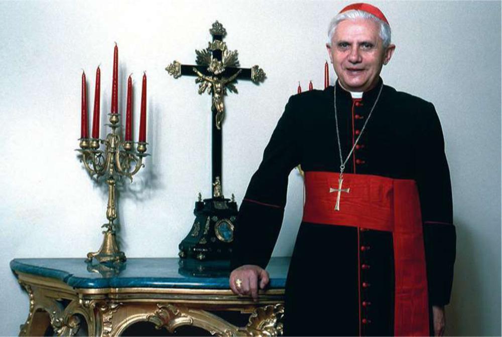 Rome, 1990. Kardinaal Joseph Ratzinger in het palazzo van het Heilig Officie.