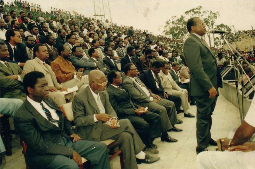 In 1991 verenigde Etienne Tshisekedi een groot deel van de oppositie. Hier neemt hij het woord op een samenkomst in Kinshasa.