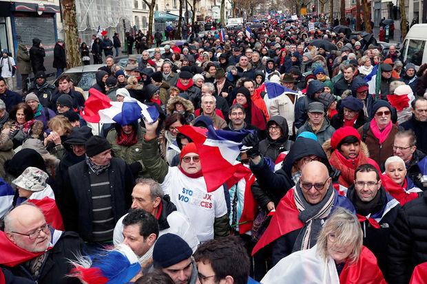 De 'rode sjaaltjes' in Parijs, 27 januari 2019.