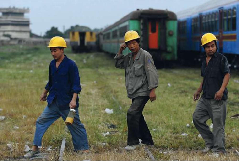 Chinese spoorwegarbeiders in Kinshasa.