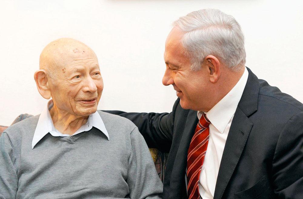 Met zijn vader, Benzion Netanyahu, een kenner van de Spaanse Inquisitie.