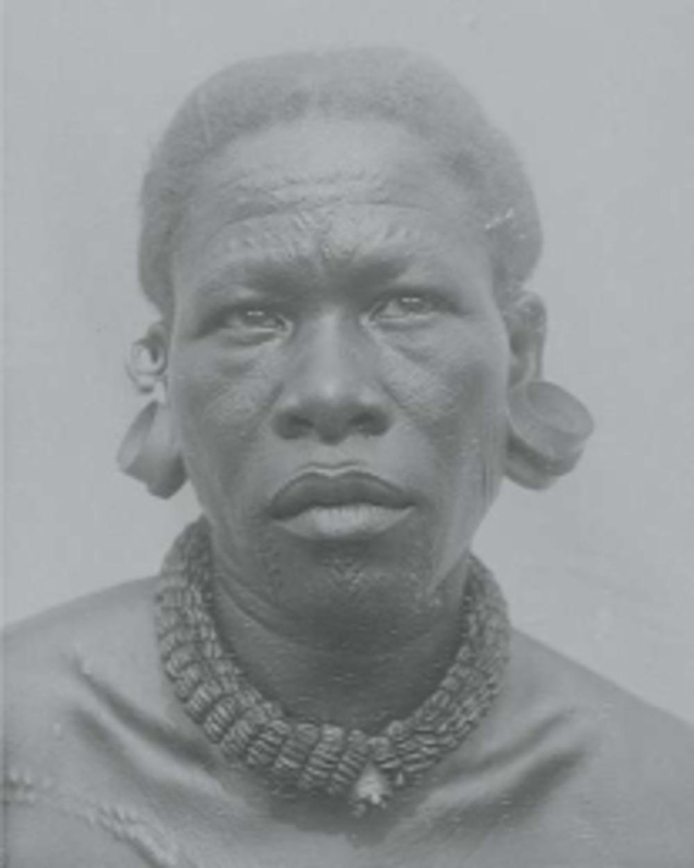 Ebwala, de vrouw van een Boguruchef.