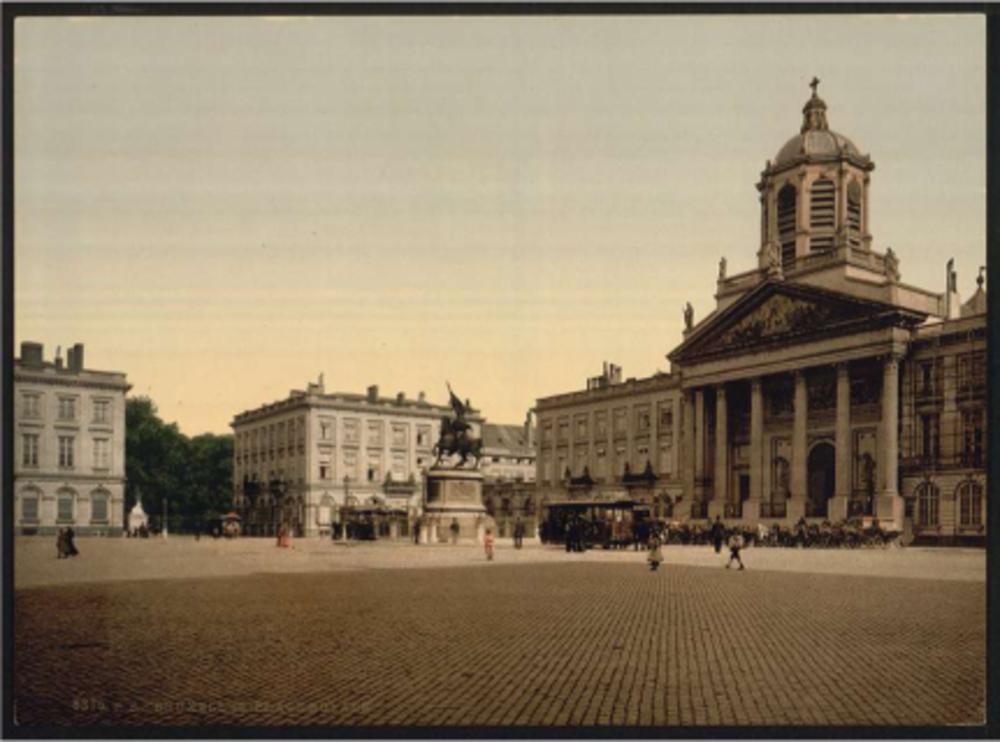 Decennialang was het Ministerie van Koloniën gevestigd in Brussel in het witte gebouw links van de zuilengaanderij.