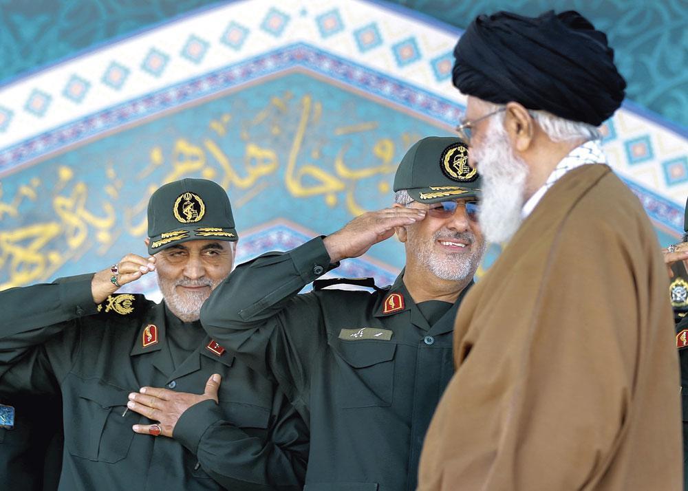 Als leider van de Quds-brigade stond Qasem Soleimani (l.) dicht bij ayatollah Khameini (r.).