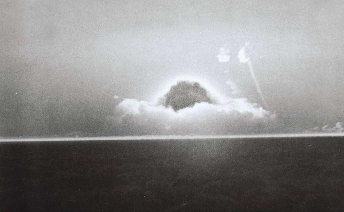 2.0 Sec, de foto van de eerste nucleaire test met codenaam Trinity uitgevoerd bij het Los Alamos Nationaal Laboratorium in Alamogordo, New Mexico.