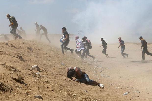 Duizenden Palestijnen betogen recent aan de grens met Gaza.